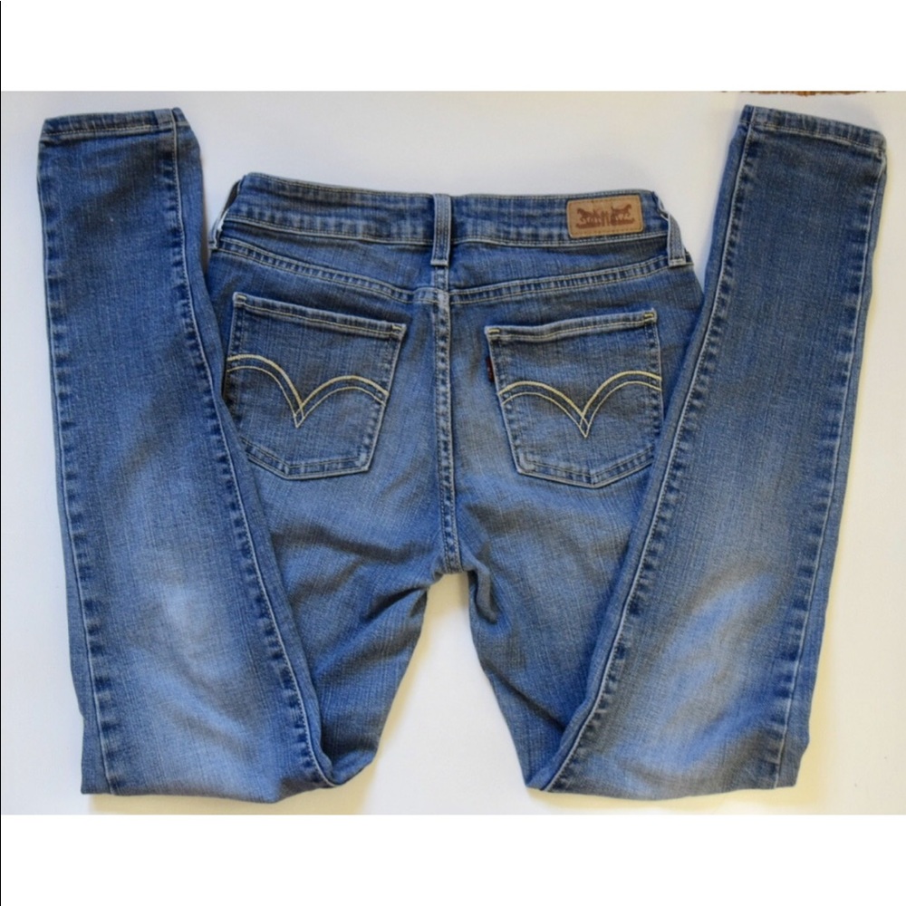 Levi’s blue skinny jeans